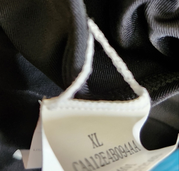 Cupshe Black Plunging Retro One-Piece - Picture 6 of 7